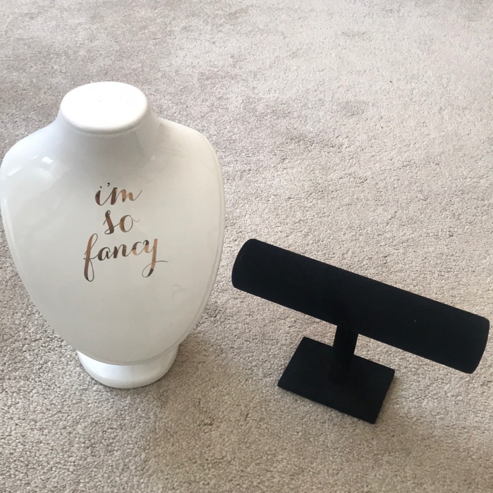 Necklace and bracelet holder/organizer